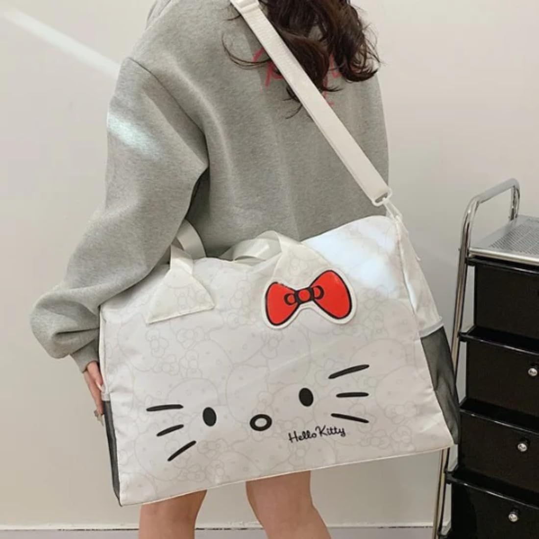 Hello Kitty Travel Bag , Cartoon Duffle Bag for Girls, Large Capacity Bag, Fashionable Gym & Travel Tote Bag