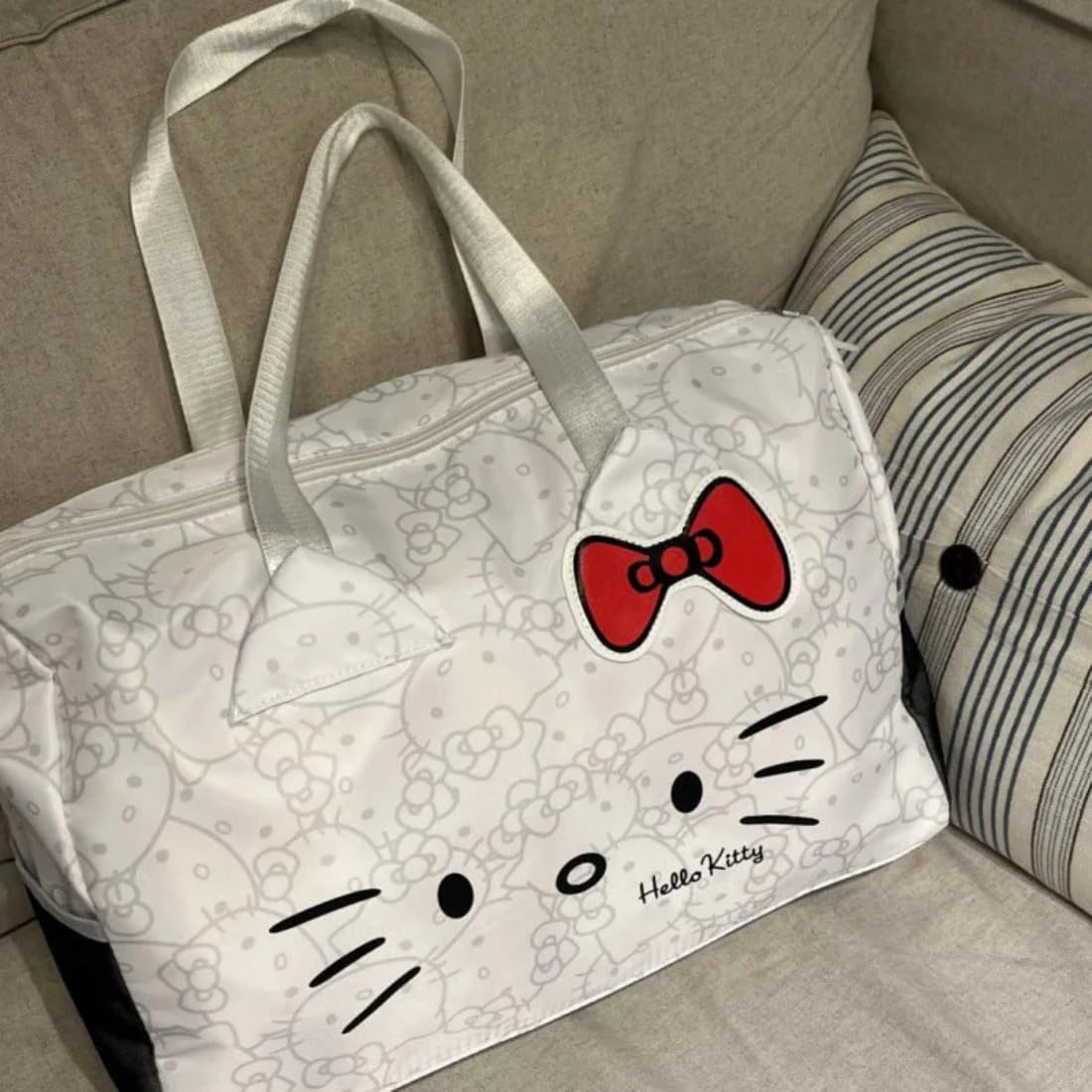 Hello Kitty Travel Bag , Cartoon Duffle Bag for Girls, Large Capacity Bag, Fashionable Gym & Travel Tote Bag
